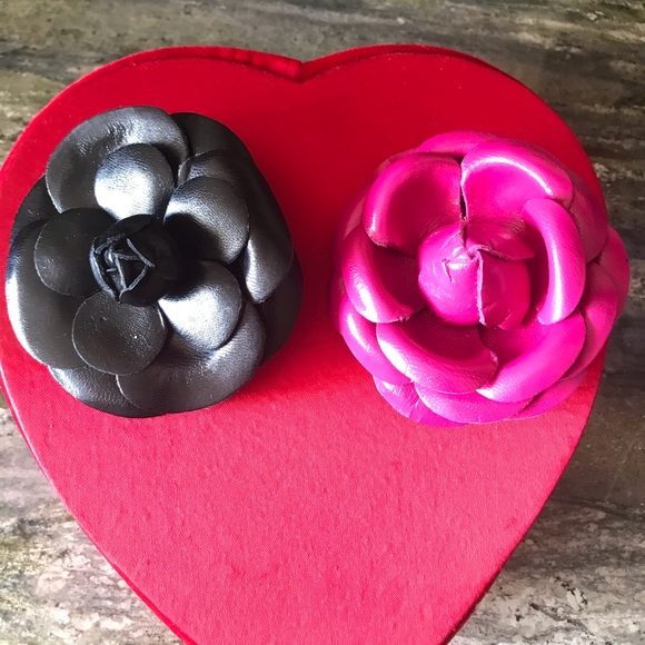 NWT DEBORAH RHODES 2 Leather BROOCHES Size 3 1/4”